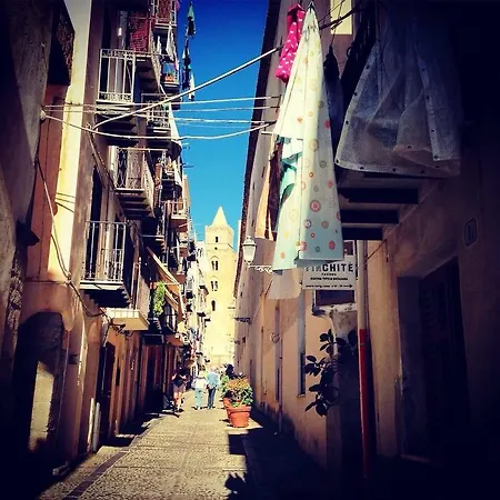 Mandralisca Garden * تْشيفالو