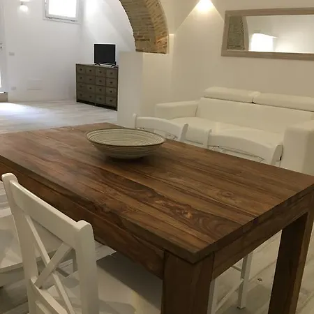 Mandralisca Garden チェファル