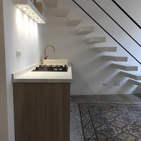 Mandralisca Garden チェファル