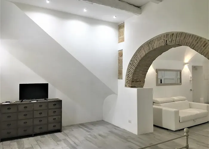 Mandralisca Garden *