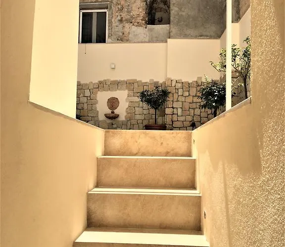 Daire Mandralisca Garden