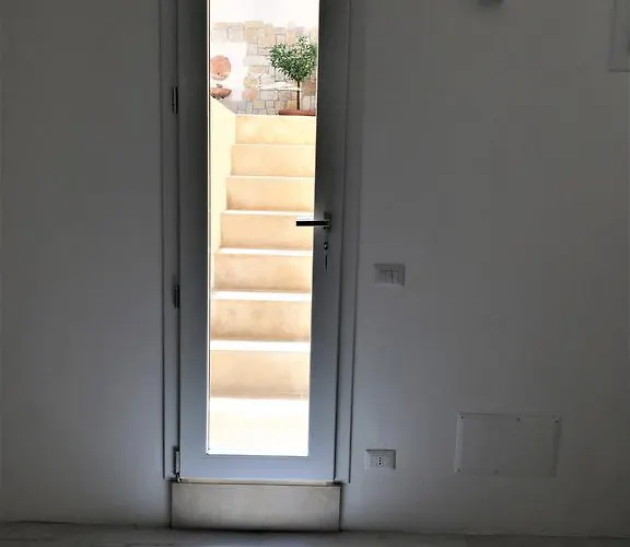 Mandralisca Garden تْشيفالو