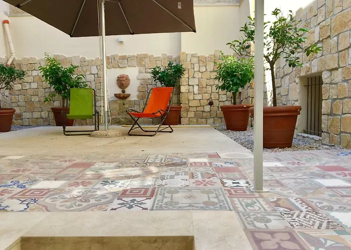 Daire Mandralisca Garden *