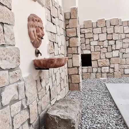 Mandralisca Garden *