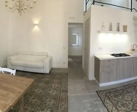 Mandralisca Garden *