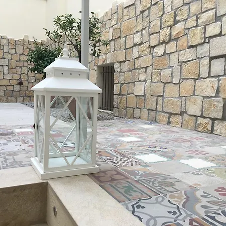 Mandralisca Garden *