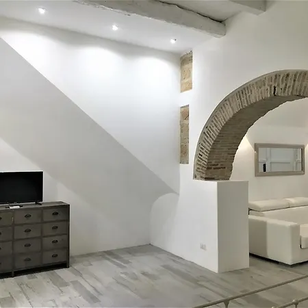 Mandralisca Garden *