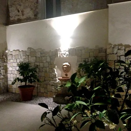 Mandralisca Garden *