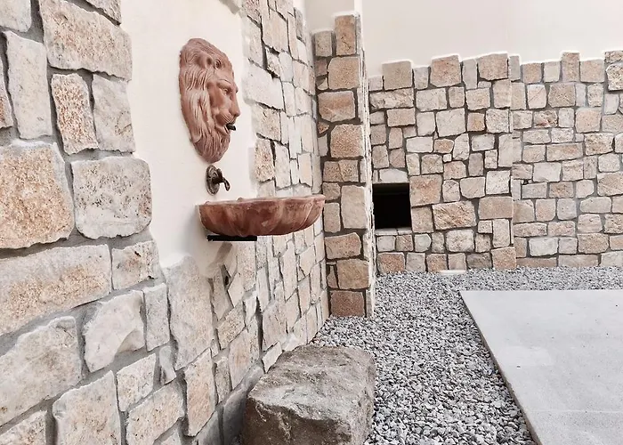 Mandralisca Garden *